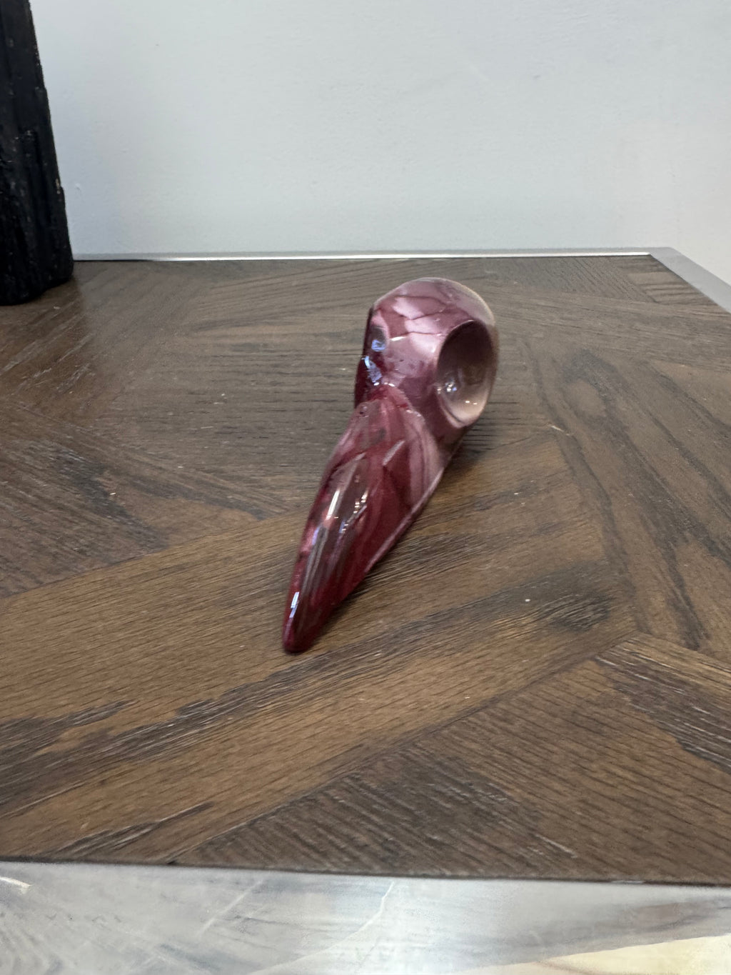 💗 Mookaite Raven Skull – Grounding, Courage & New Beginnings