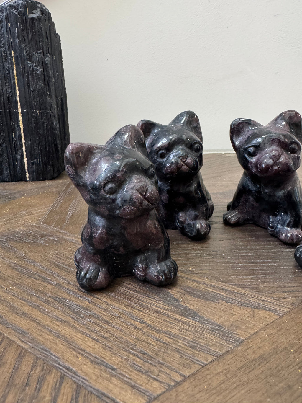 ❤️ Garnet French Bulldog Carving – Passion, Protection & Strength