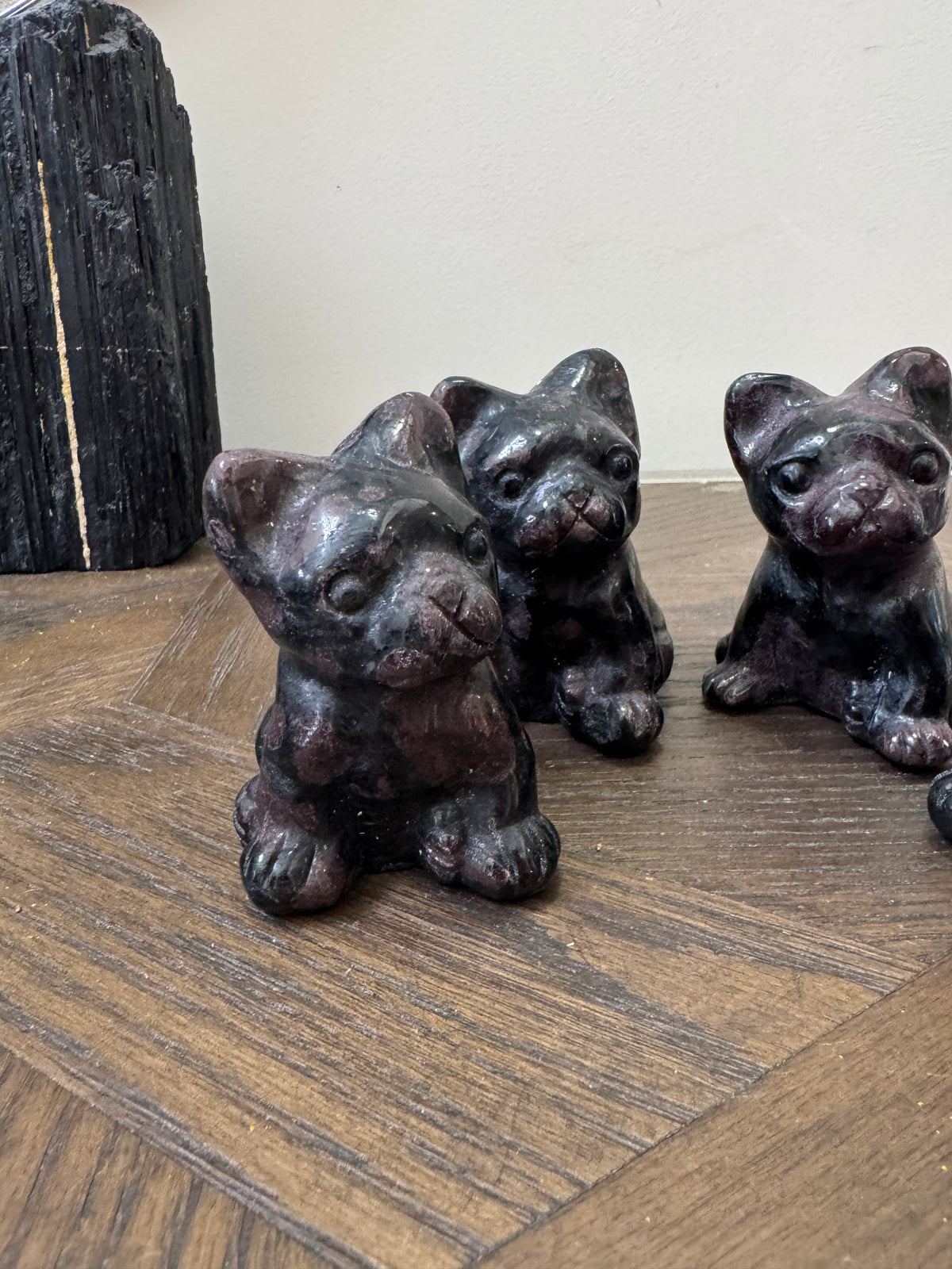 ❤️ Garnet French Bulldog Carving – Passion, Protection & Strength