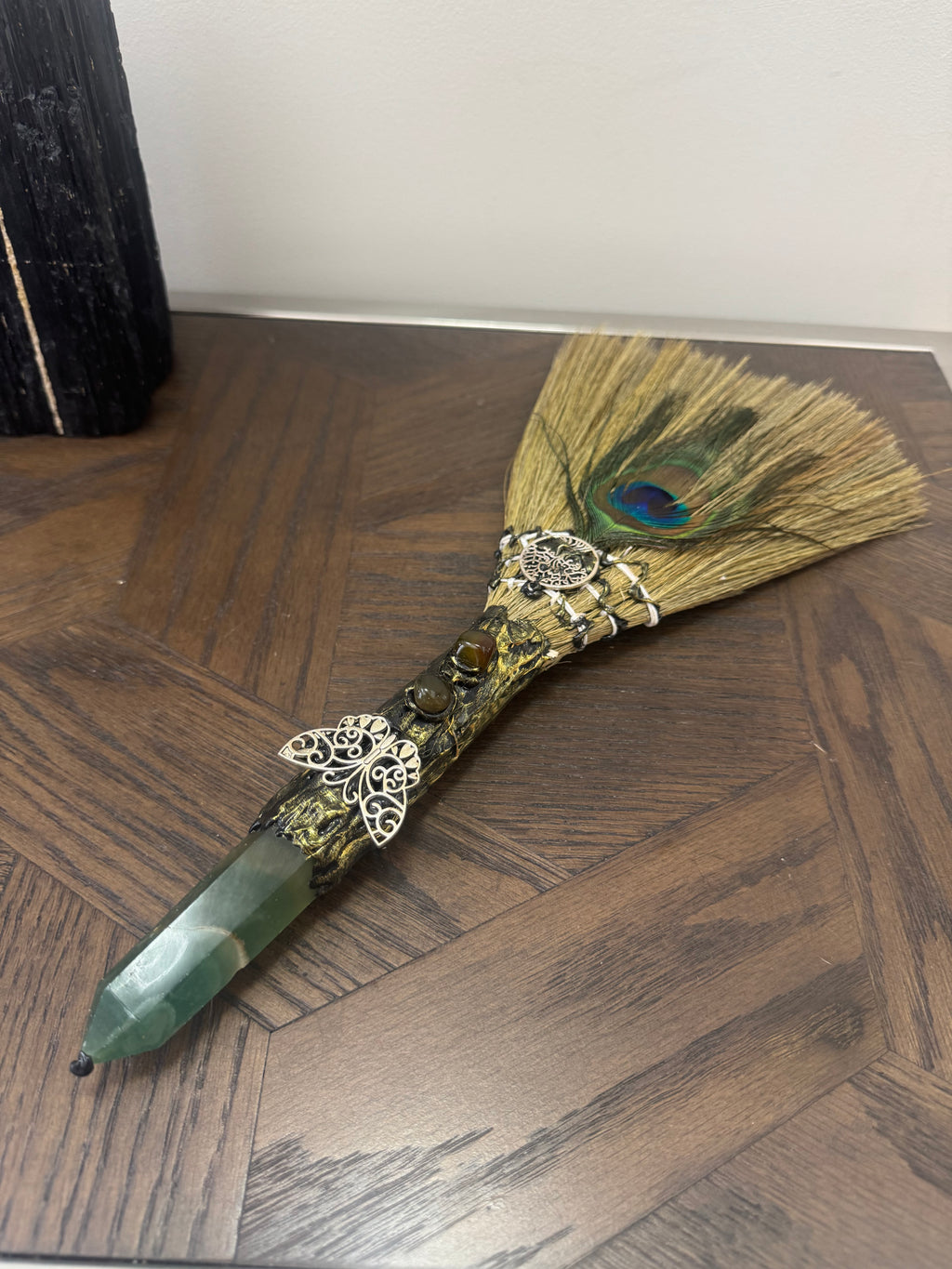 💚 Green Fluorite Ritual Besom – The Clearing Broom