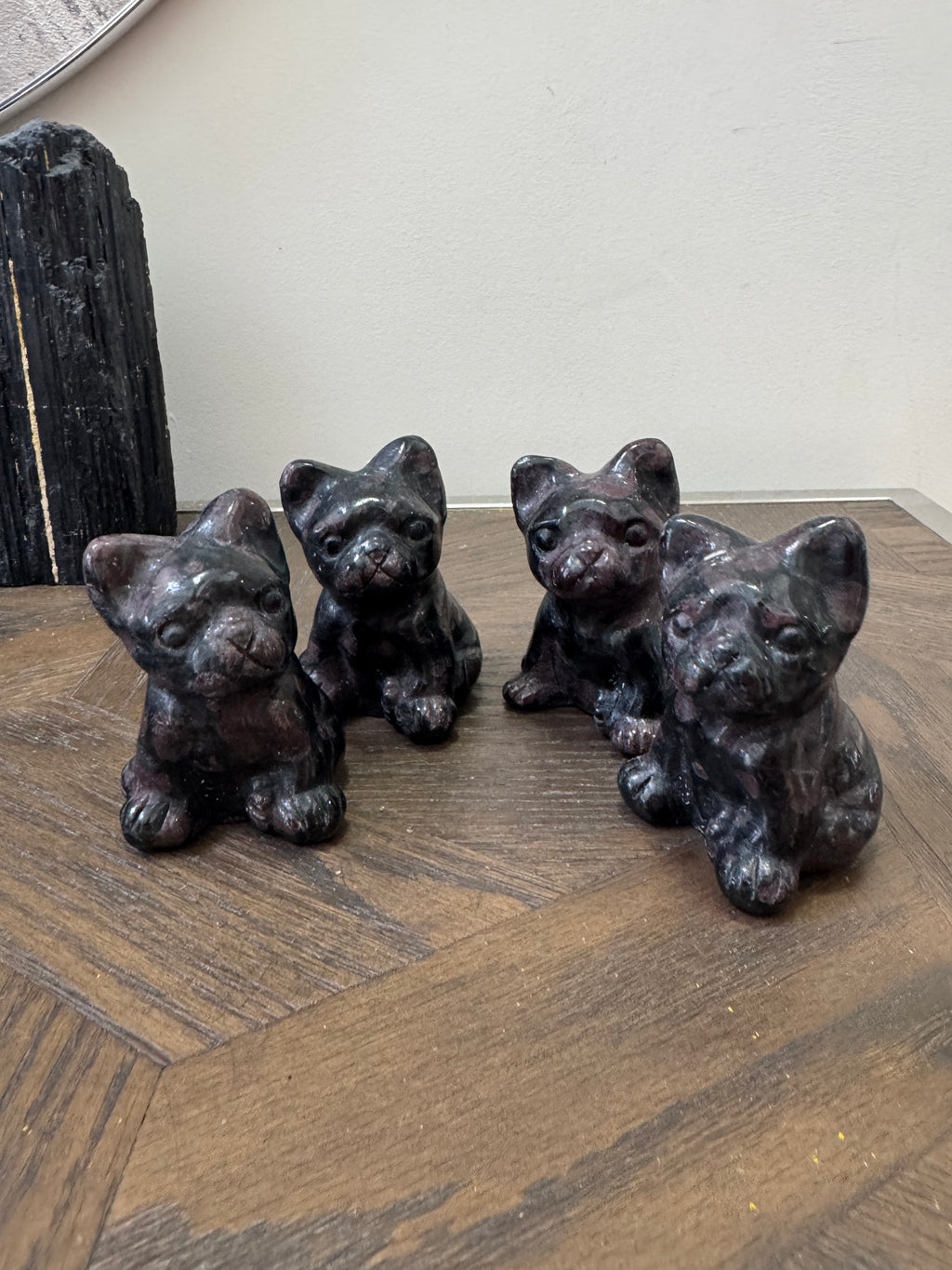 ❤️ Garnet French Bulldog Carving – Passion, Protection & Strength