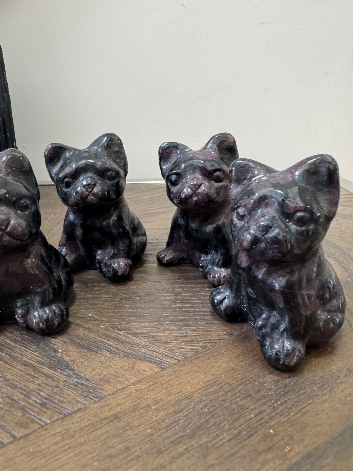 ❤️ Garnet French Bulldog Carving – Passion, Protection & Strength