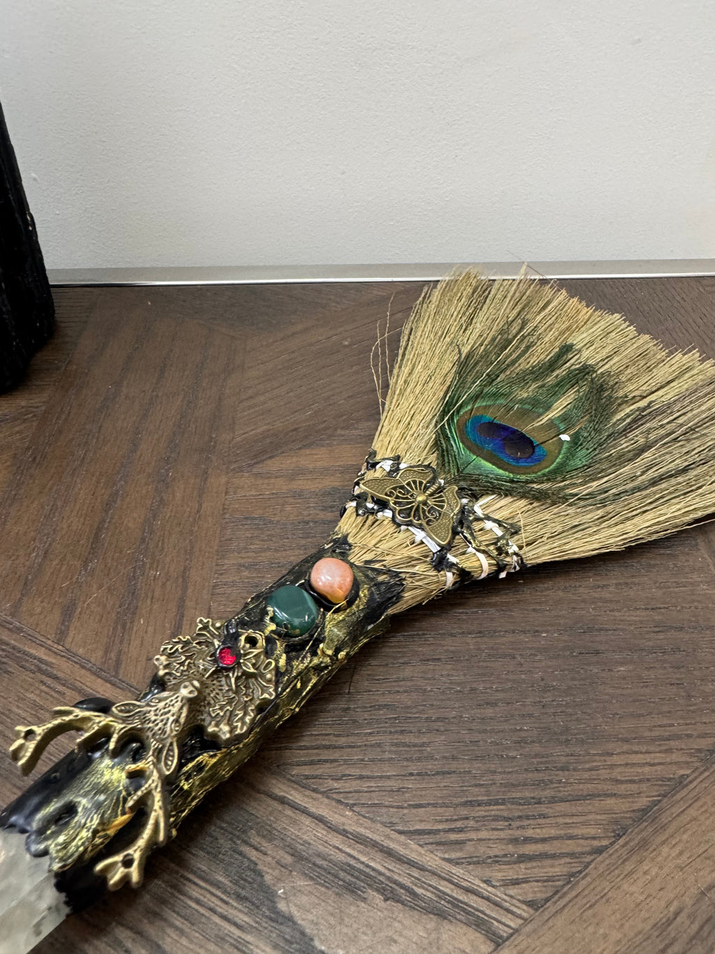 🤍 Clear Quartz Ritual Besom – The Master Healer