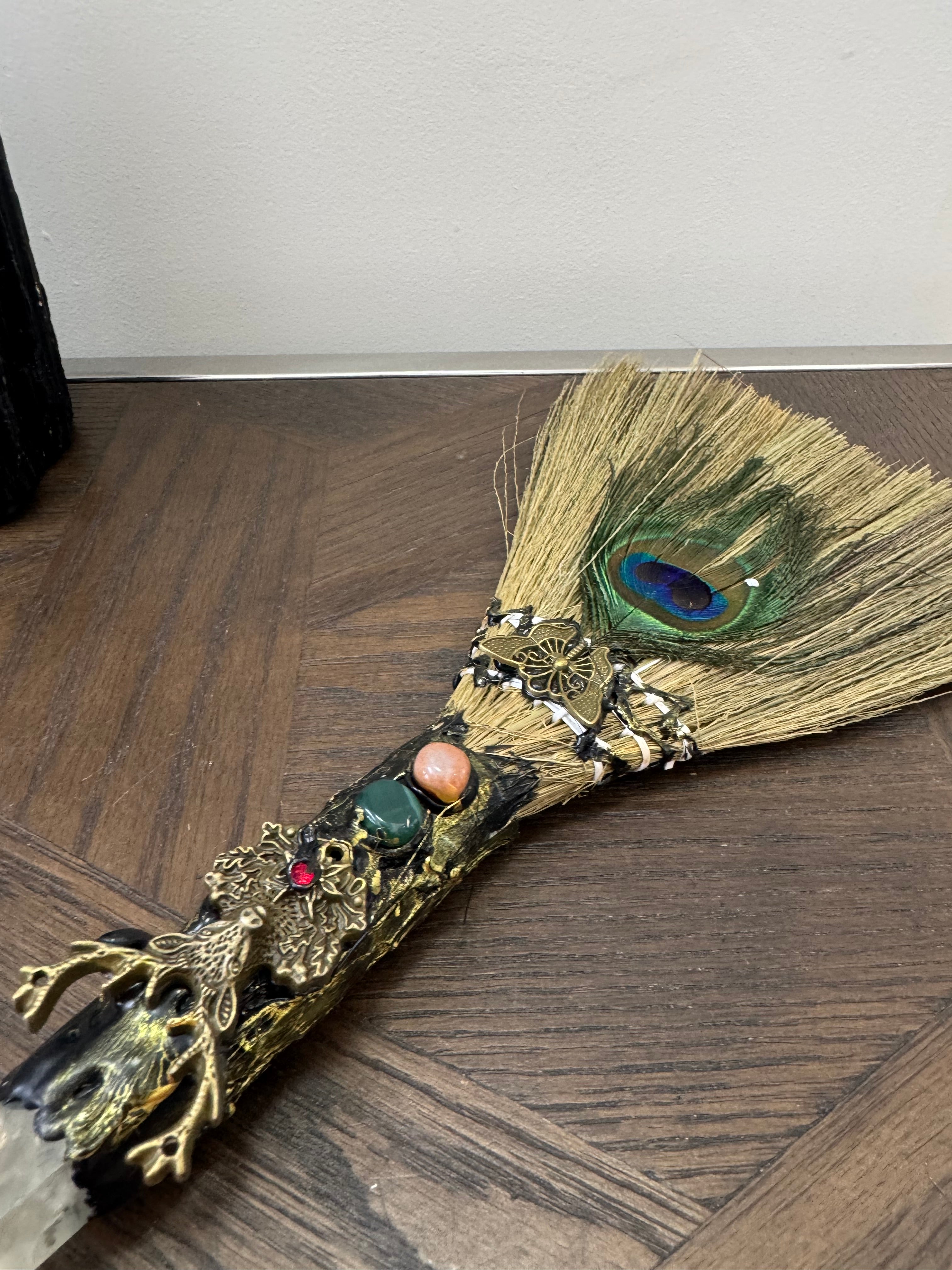 🤍 Clear Quartz Ritual Besom – The Master Healer
