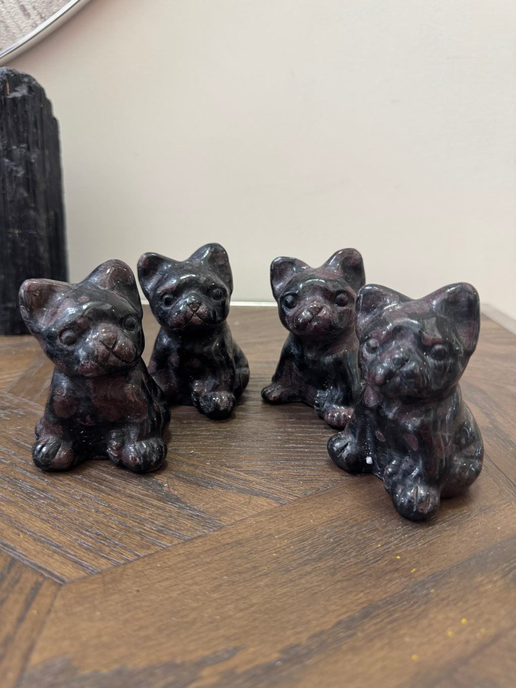 ❤️ Garnet French Bulldog Carving – Passion, Protection & Strength