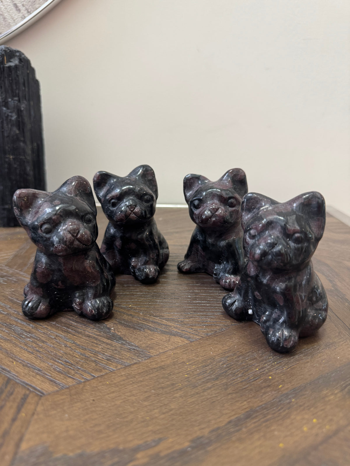 ❤️ Garnet French Bulldog Carving – Passion, Protection & Strength