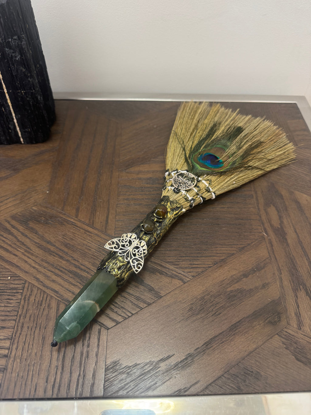 💚 Green Fluorite Ritual Besom – The Clearing Broom