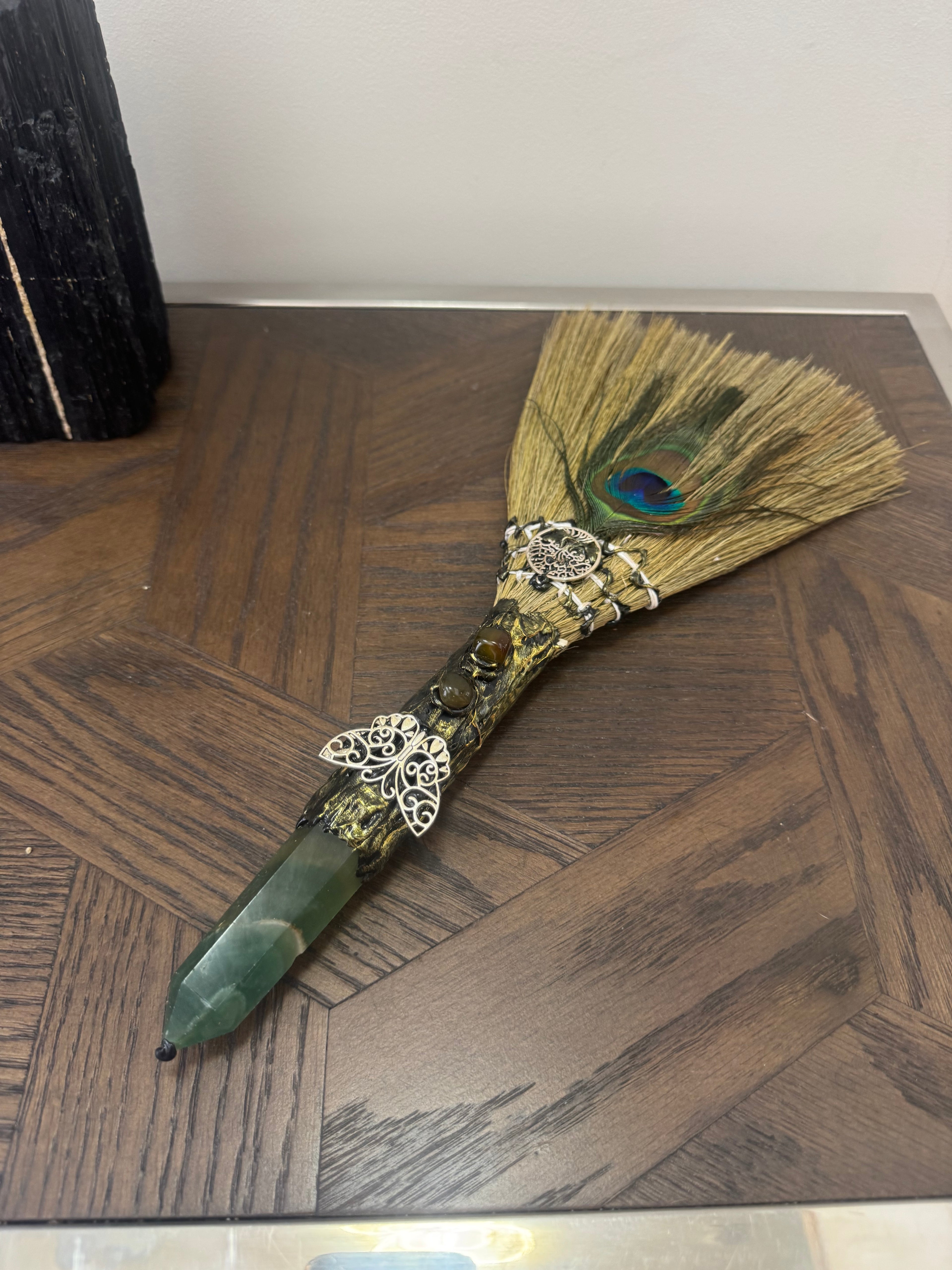 💚 Green Fluorite Ritual Besom – The Clearing Broom