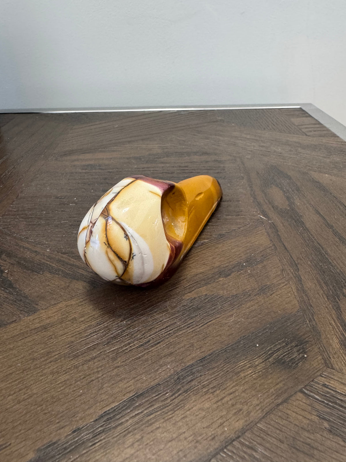 🐦‍⬛ Mookaite Raven Skull – Grounding, Courage & Confidence