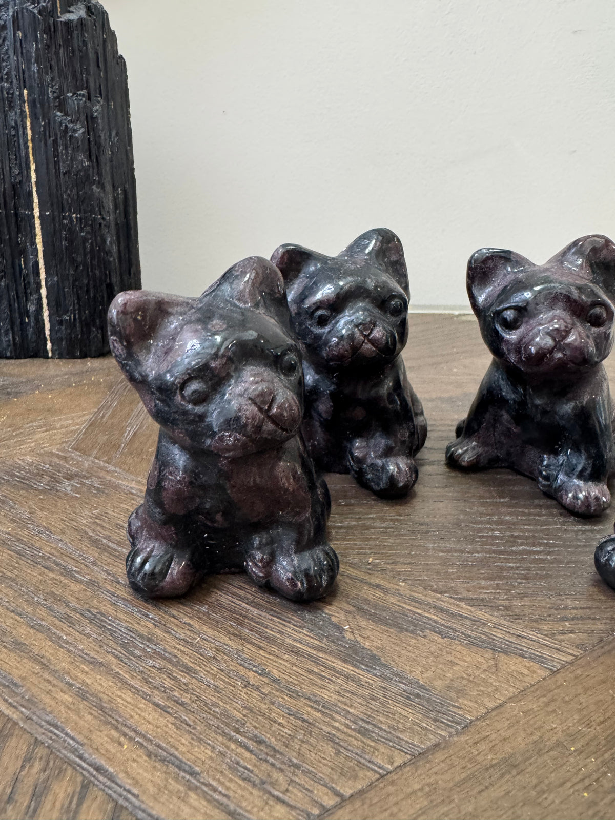 ❤️ Garnet French Bulldog Carving – Passion, Protection & Strength