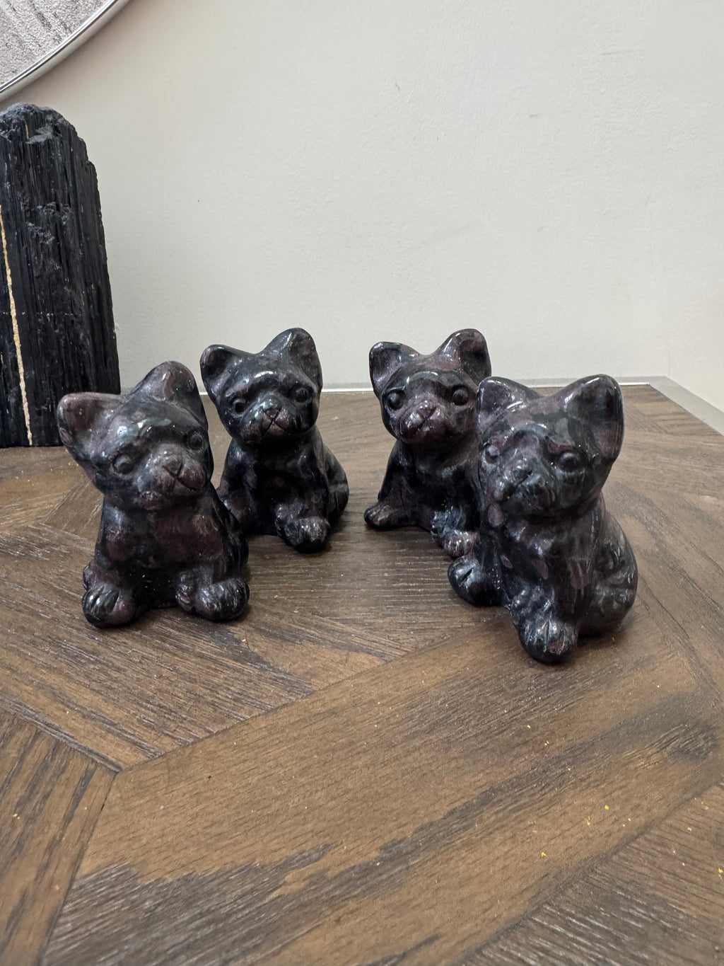 ❤️ Garnet French Bulldog Carving – Passion, Protection & Strength