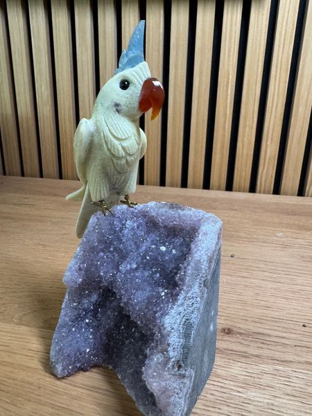 Parrot on Amethyst Base