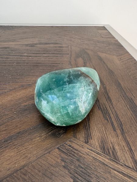 Elaris Quiet Anchor Crystal Palm Stone