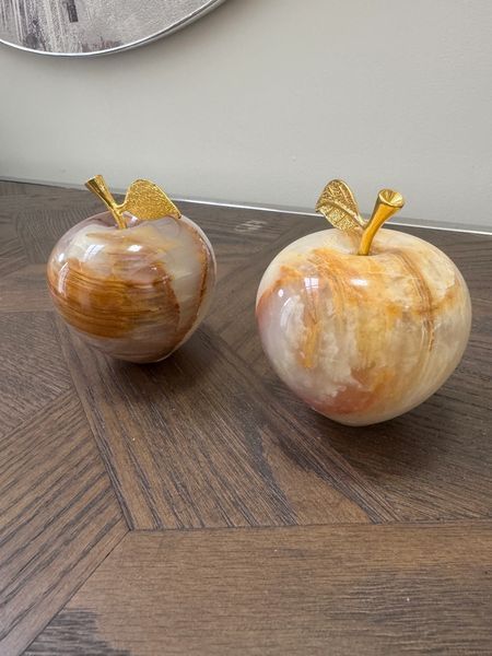 Natural Onyx Hand Carved Apple Crystal Specimen
